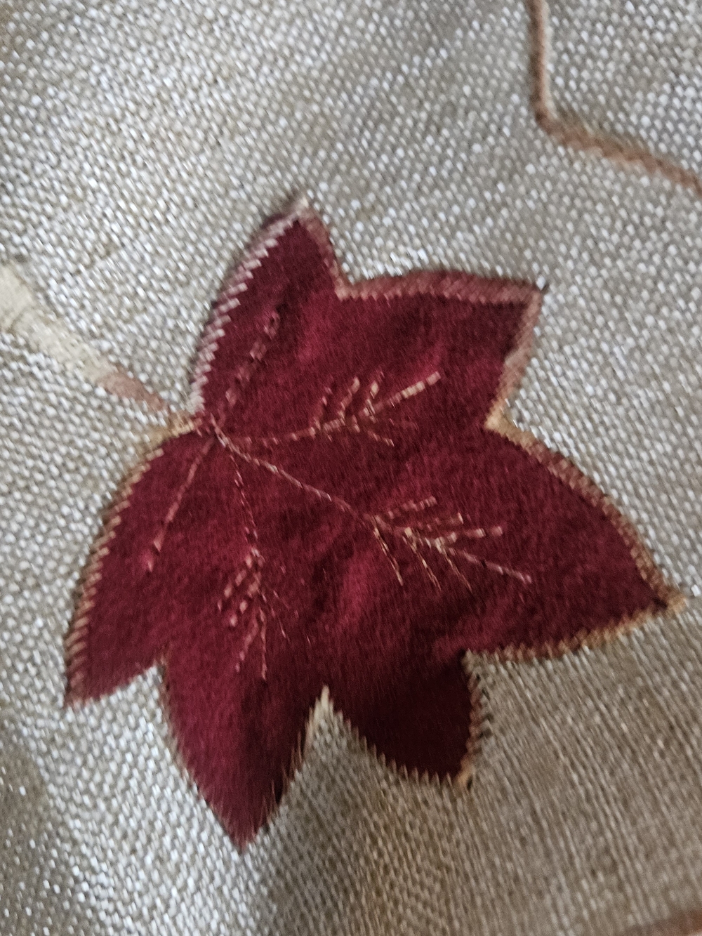 Embroidered Burgundy Fall Leaf Accent Set 4 Holiday Shimmer Napkins Tableware